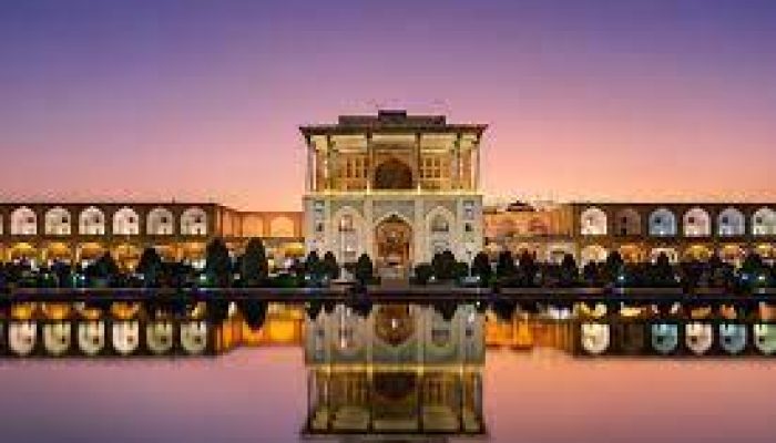 اصفهان عالی قاپو میدان امام